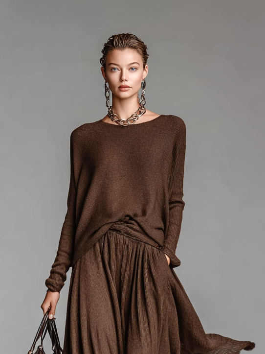 Gonna and Elegant Sweater with Round Neck for a fashionable look