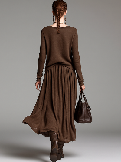 Gonna and Elegant Sweater with Round Neck for a fashionable look