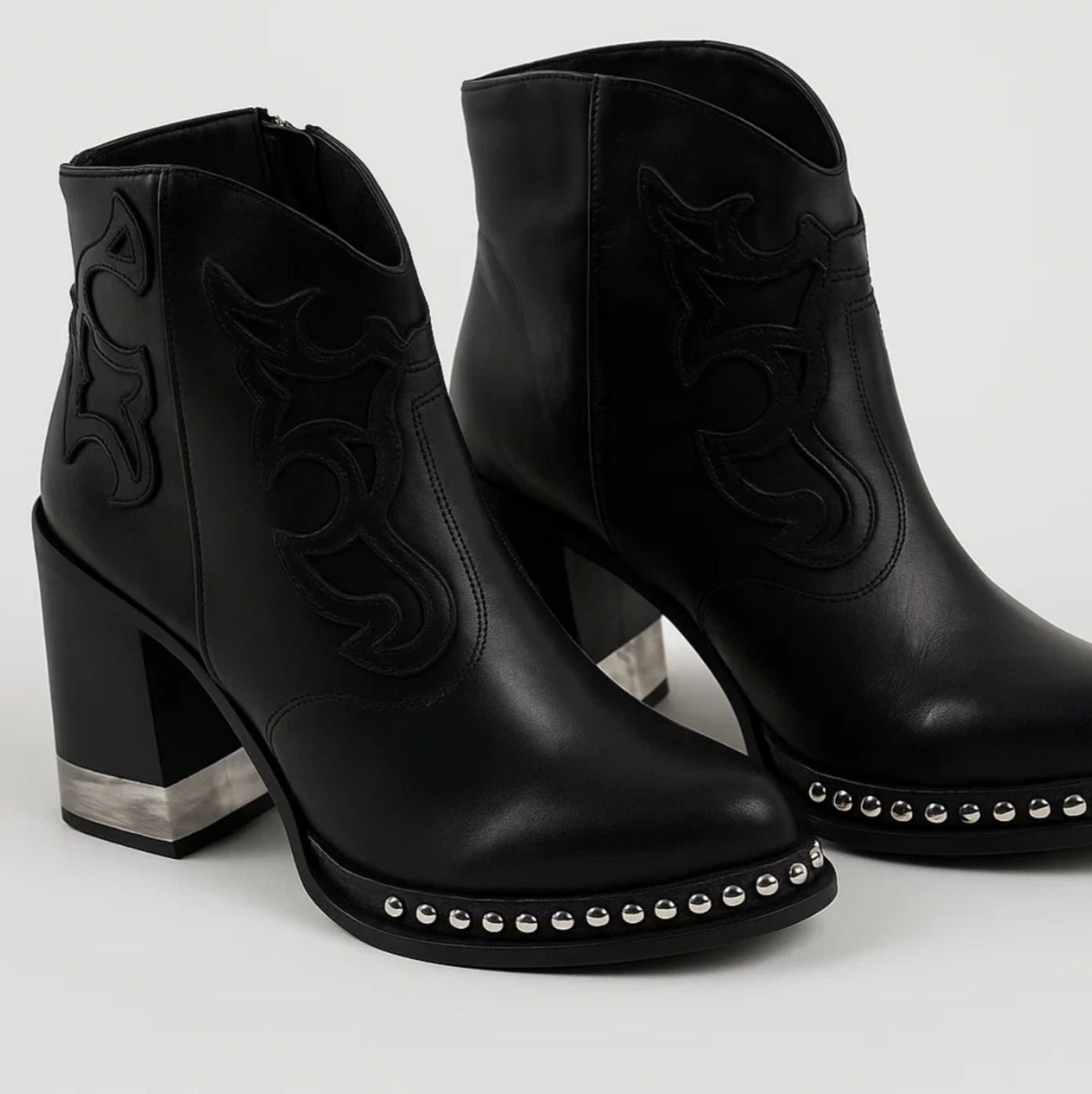 RODA™ – Luxurious Western Boots for Women